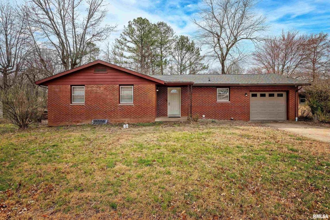 1501 W Walnut St., Carbondale, IL 62901