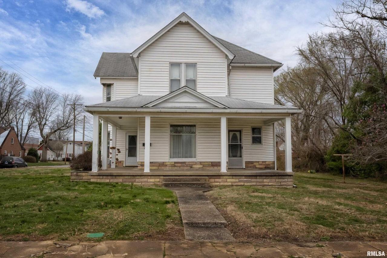 121 S 11th St., Herrin, IL 62948