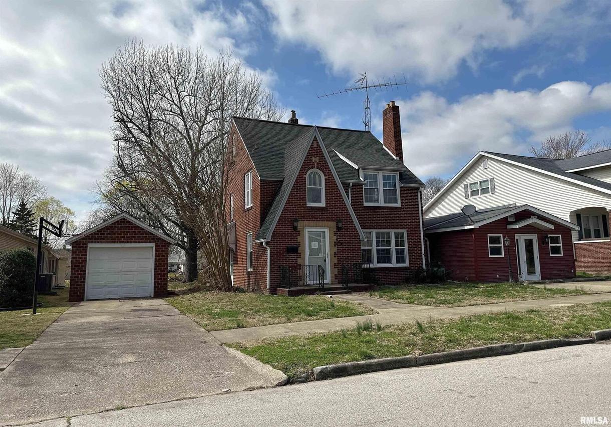 708 S Washington St., Mcleansboro, IL 62859