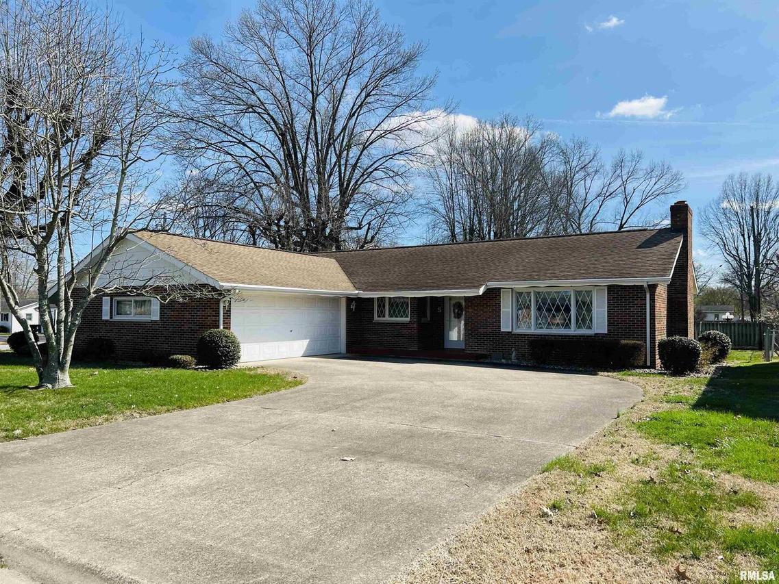 5 Fairfax Dr., Harrisburg, IL 62946