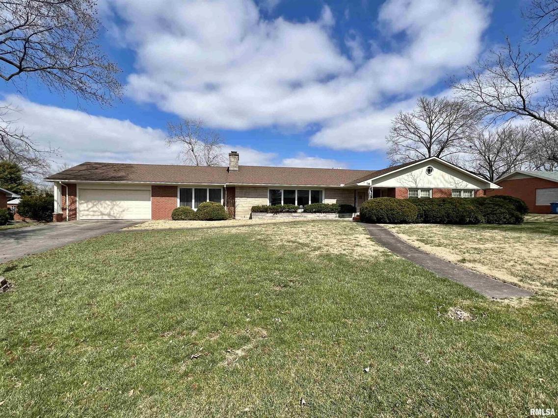 18 Evergreen Dr., Centralia, IL 62801