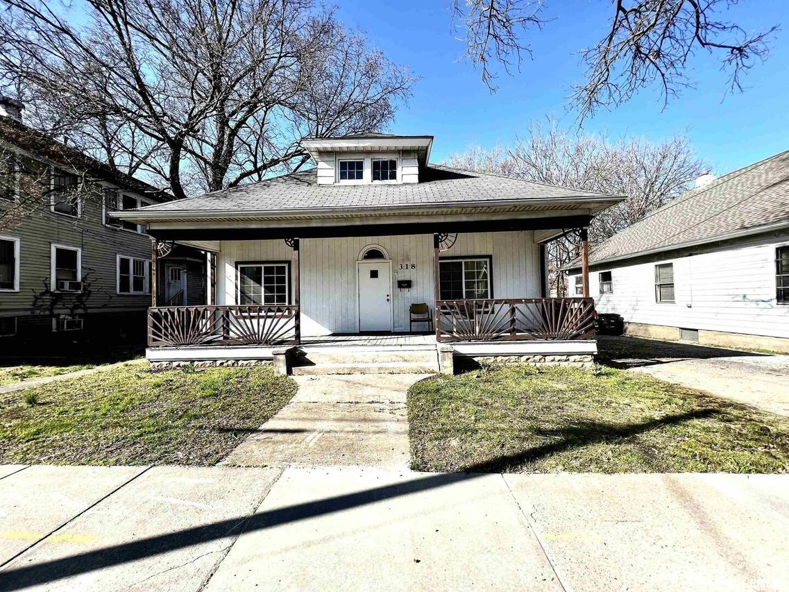 318 W Walnut St., Carbondale, IL 62901