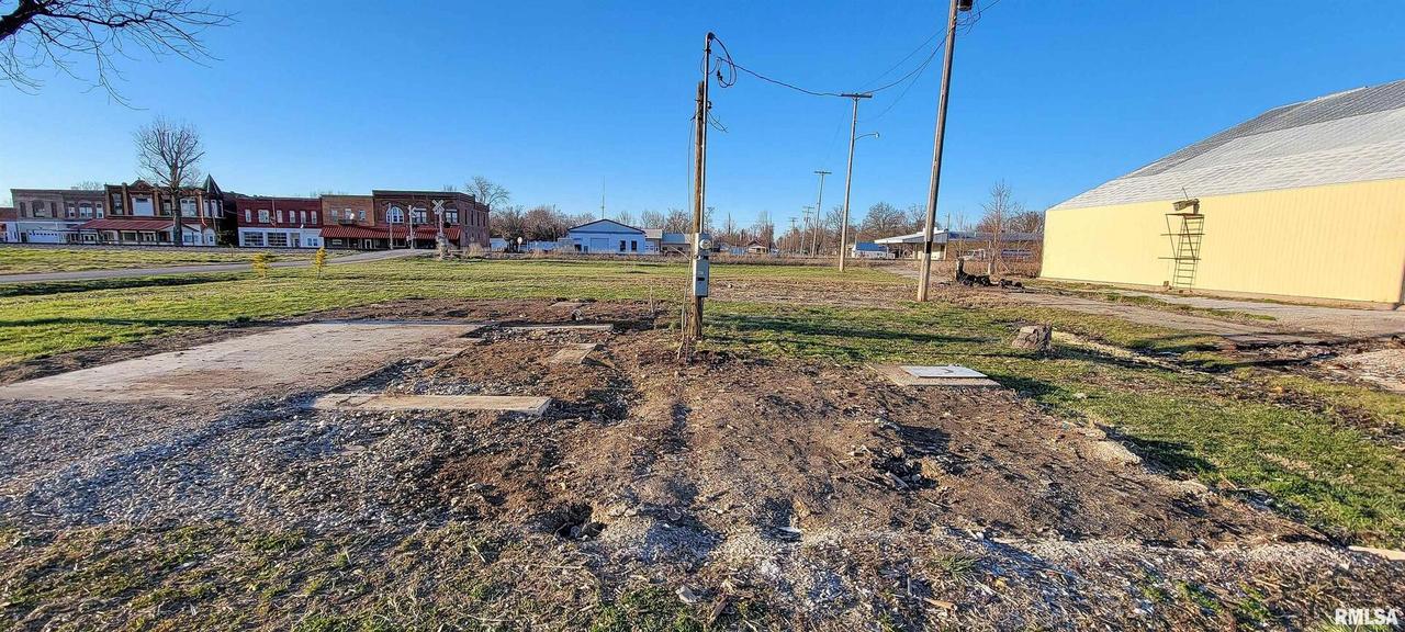 130 E Southeast St., Xenia, IL 62899