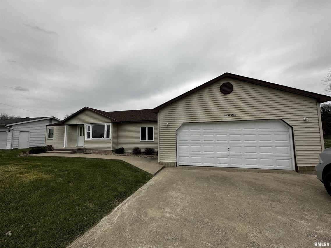 208 Paint Creek Ln., Carmi, IL 62821