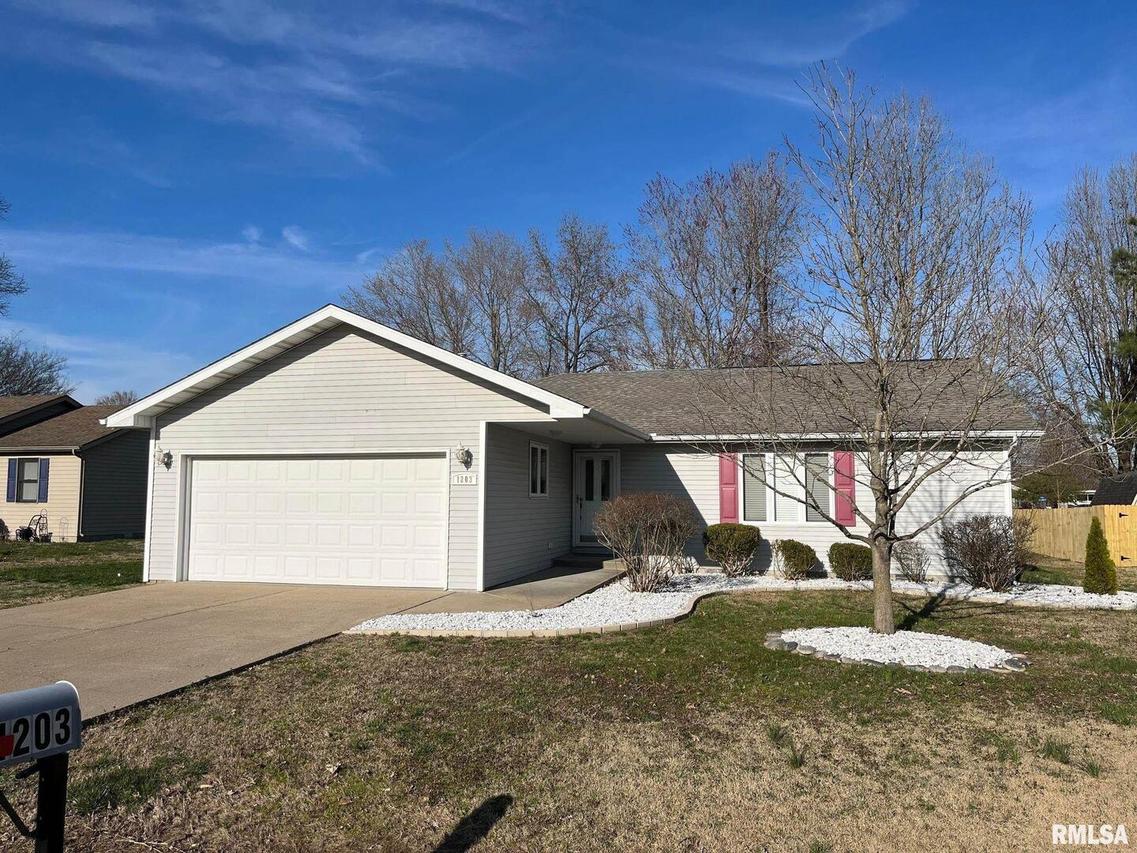 1203 S Hadfield St., Marion, IL 62959