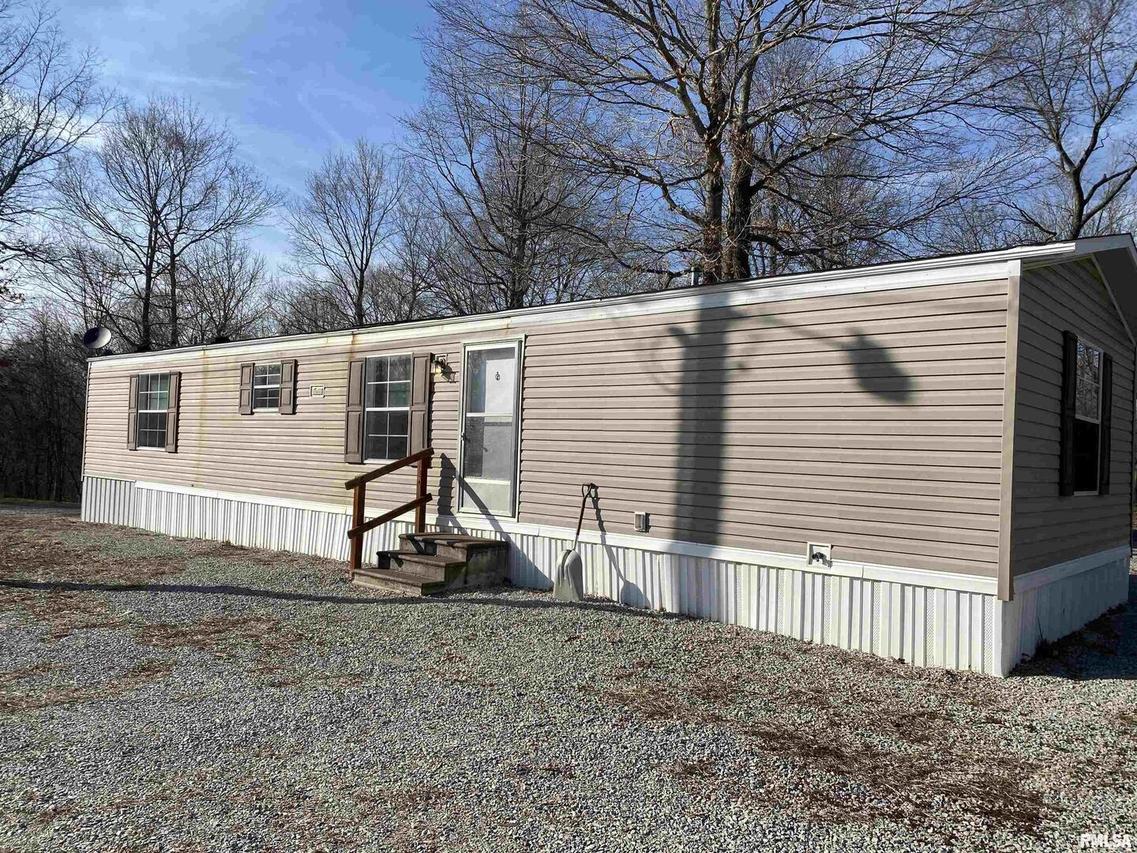 5175 E Bloomfield Rd., Woodlawn, IL 62898