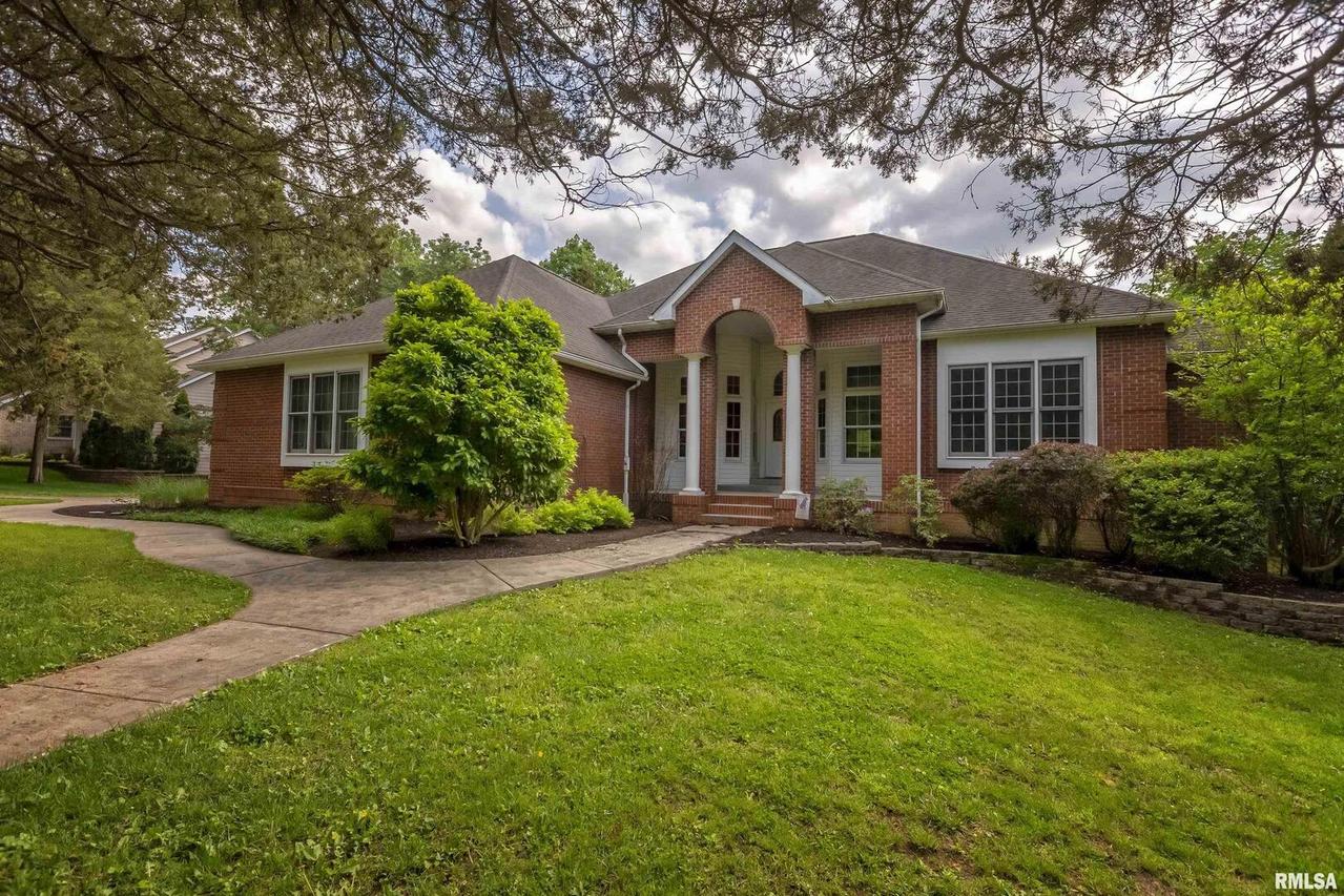 1145 Grand Oak Dr., Carbondale, IL 62901