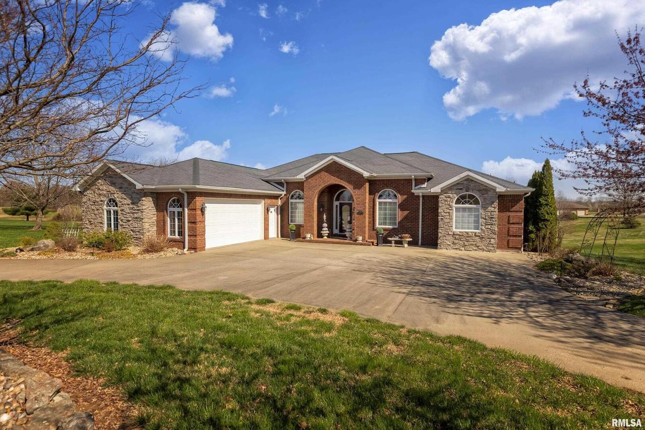 242 Virginia Dr., Makanda, IL 62958