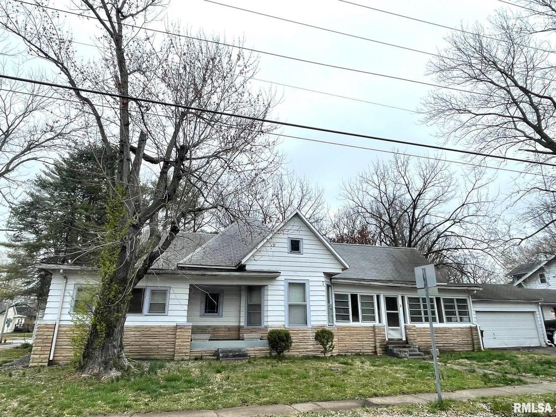 421 W Sycamore St., Carbondale, IL 62901