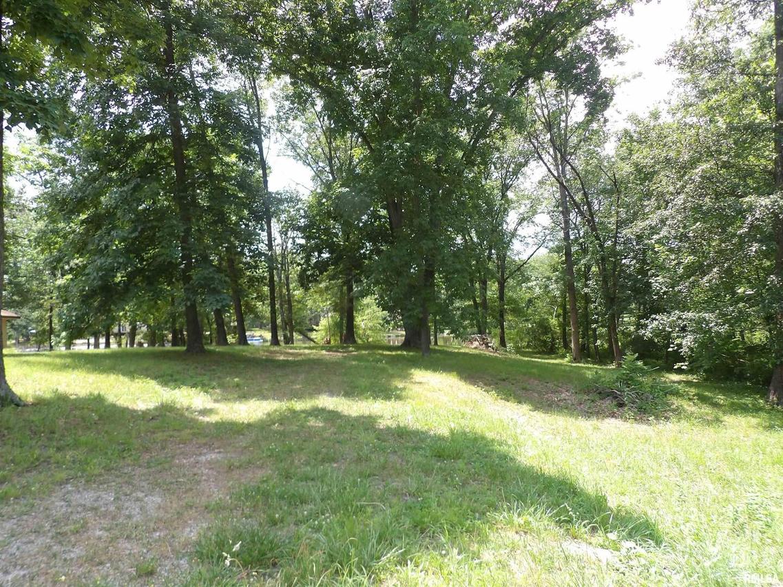 0000 Moses Manor Dr., Benton, IL 62812