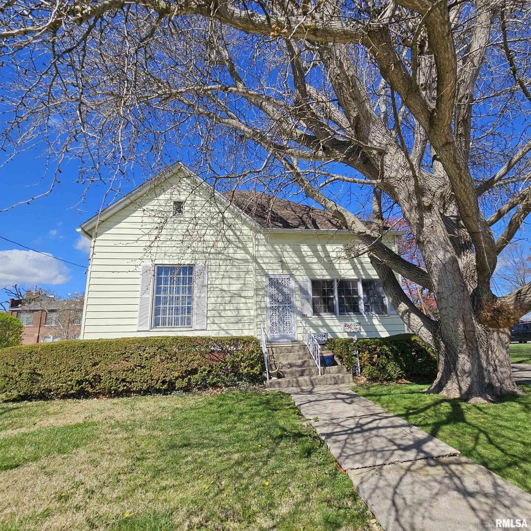 120 W Church St., Harrisburg, IL