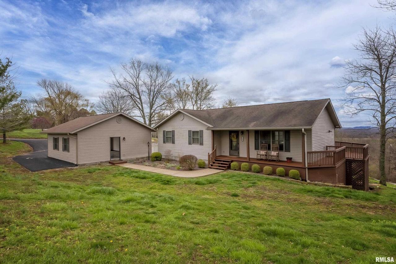 1145 Skyline Dr., Cobden, IL 62920