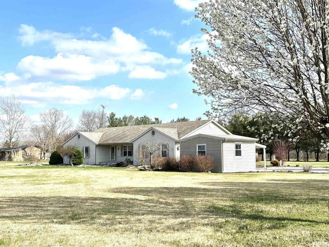 1298 Race Track Rd., Centralia, IL 62801