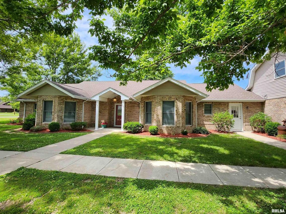 301 N Locust St., Sesser, IL 62884