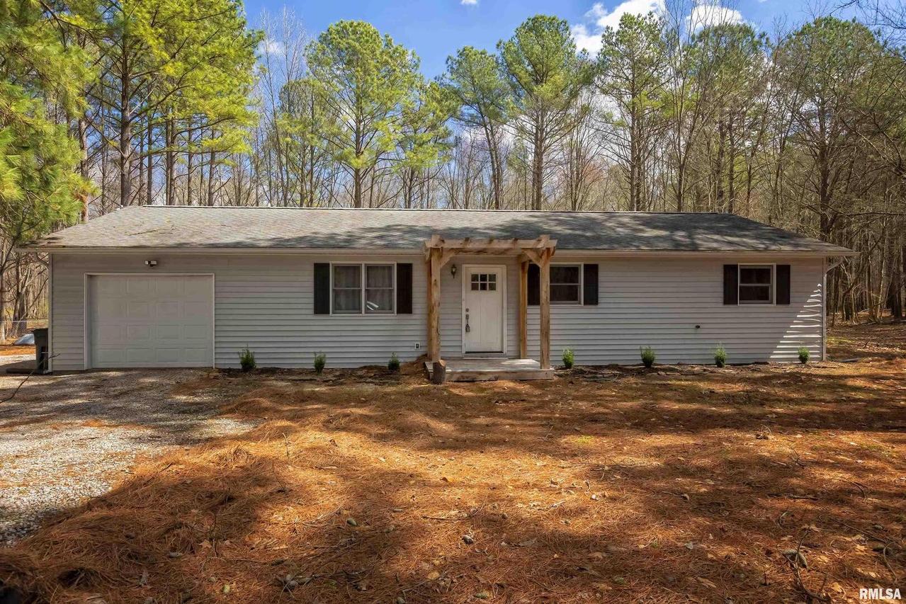 13816 N Greenbriar Rd., Carterville, IL 62918