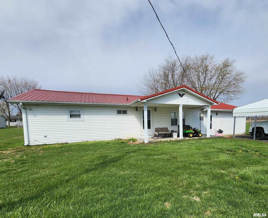 708 N 4th St., Dahlgren, IL 62828