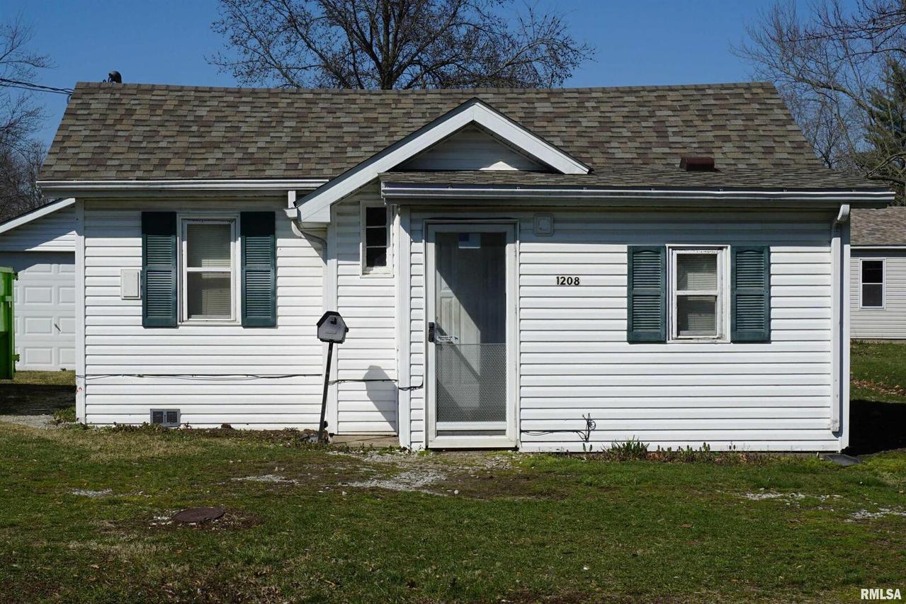 1208 Spruce St., Salem, IL 62881