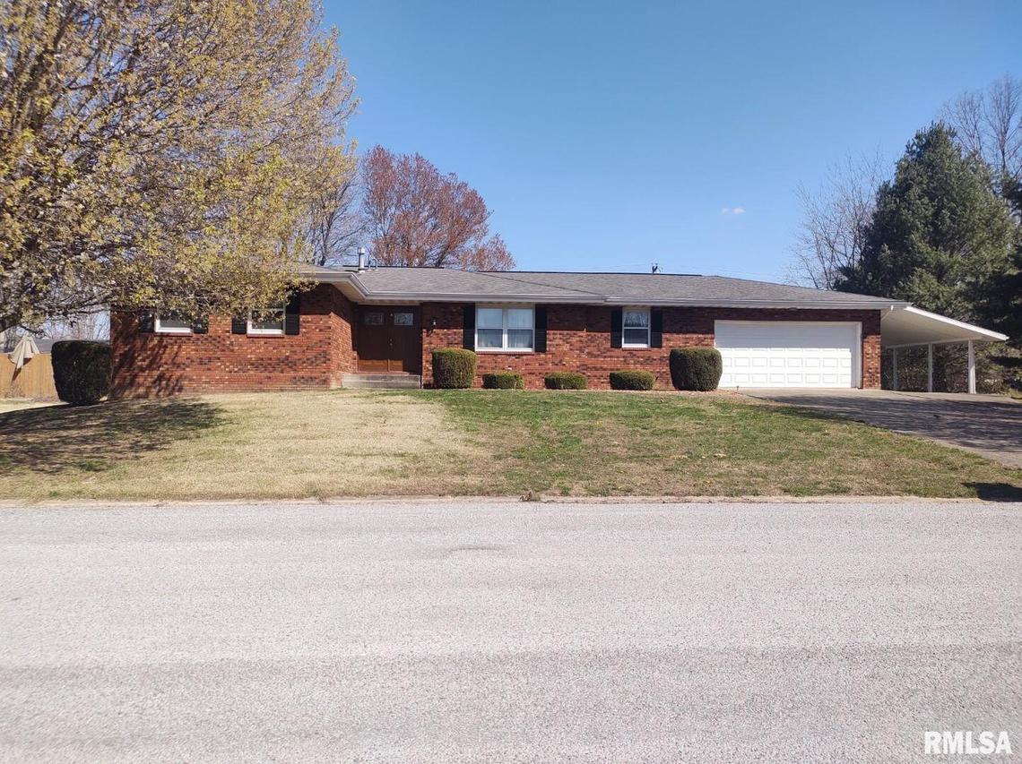 1003 Alan Dr., Mcleansboro, IL 62859