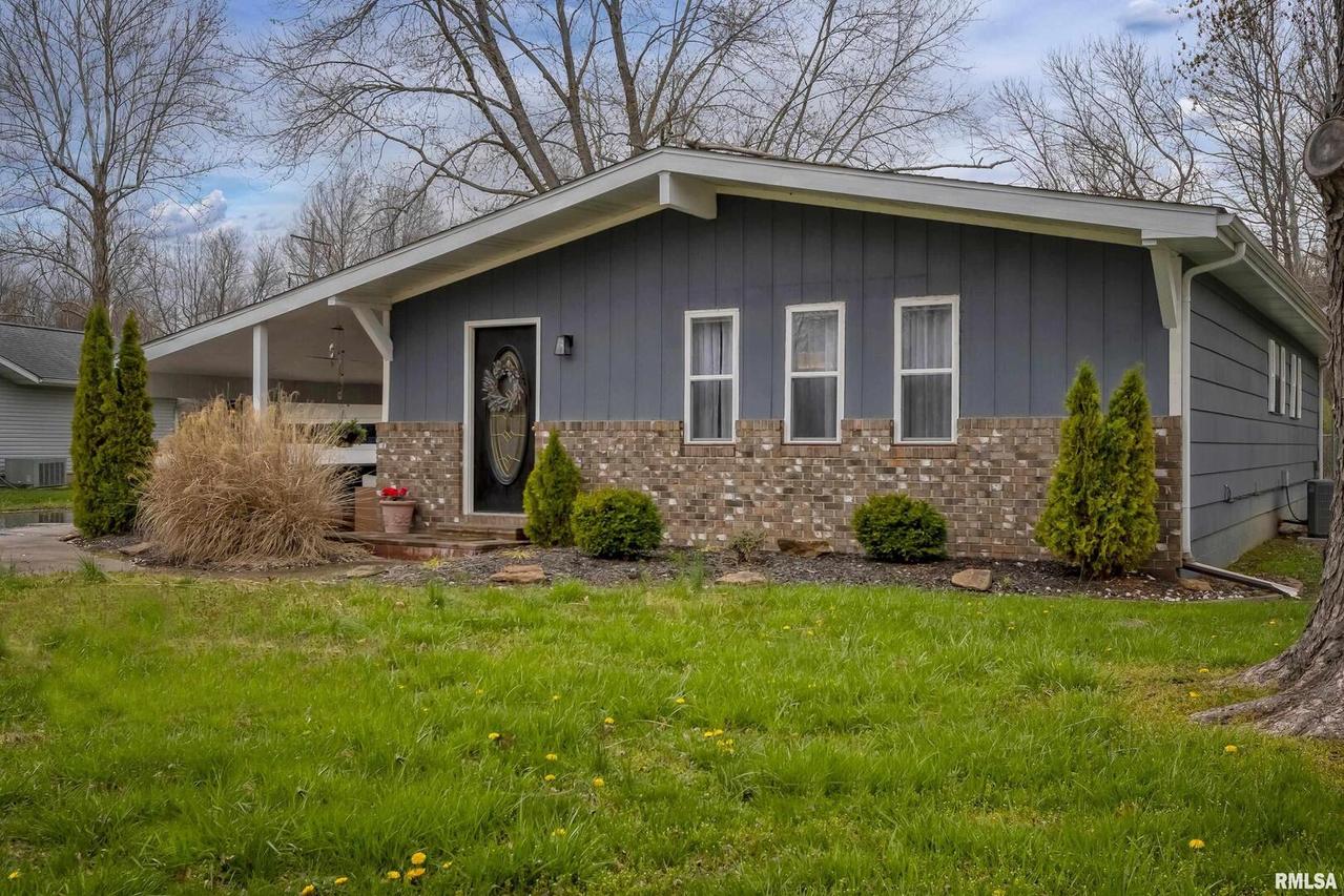 1047 Roberta Dr., Murphysboro, IL 62966