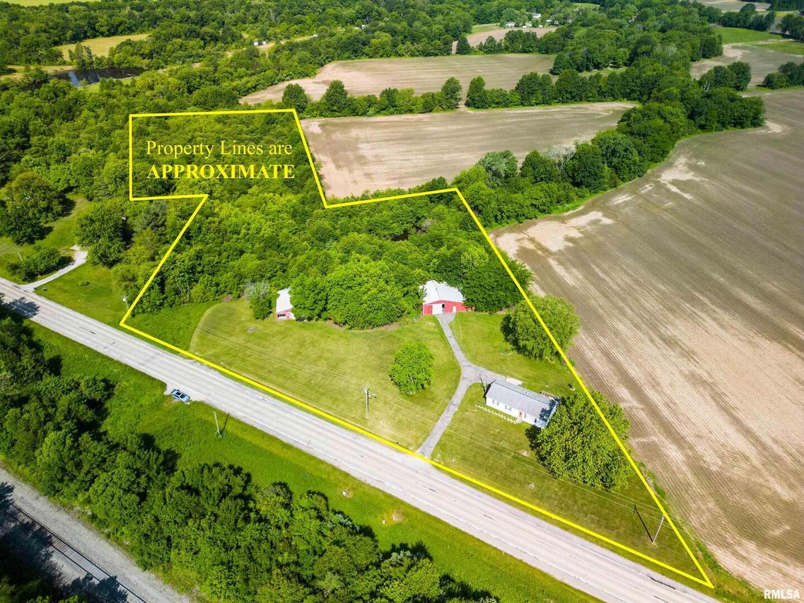 7569 State Route 37 Hwy., Kinmundy, IL 62854