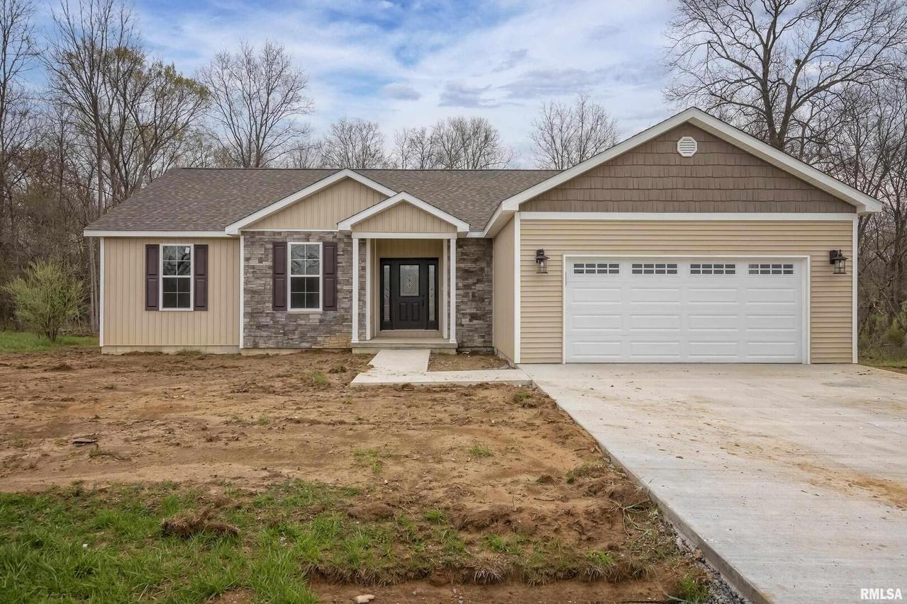 28 Castle Oaks Rd., Pittsburg, IL 62974