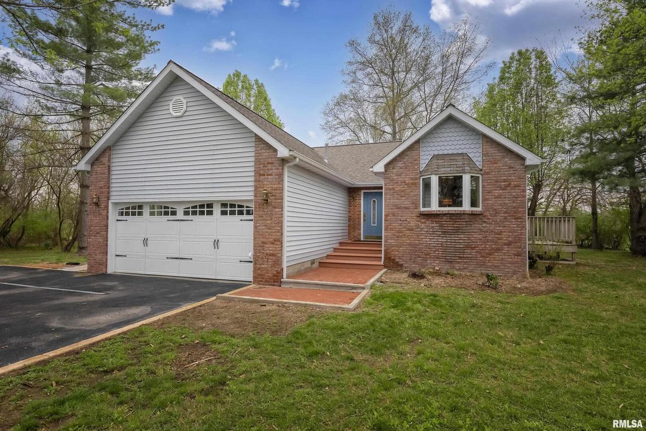 1215 Shawnee Tr., Carterville, IL 62918