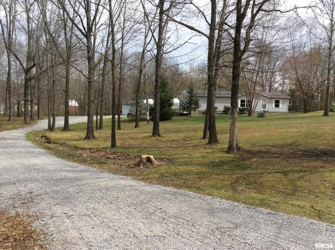 694 County Road 105 E, Bluford, IL 62814