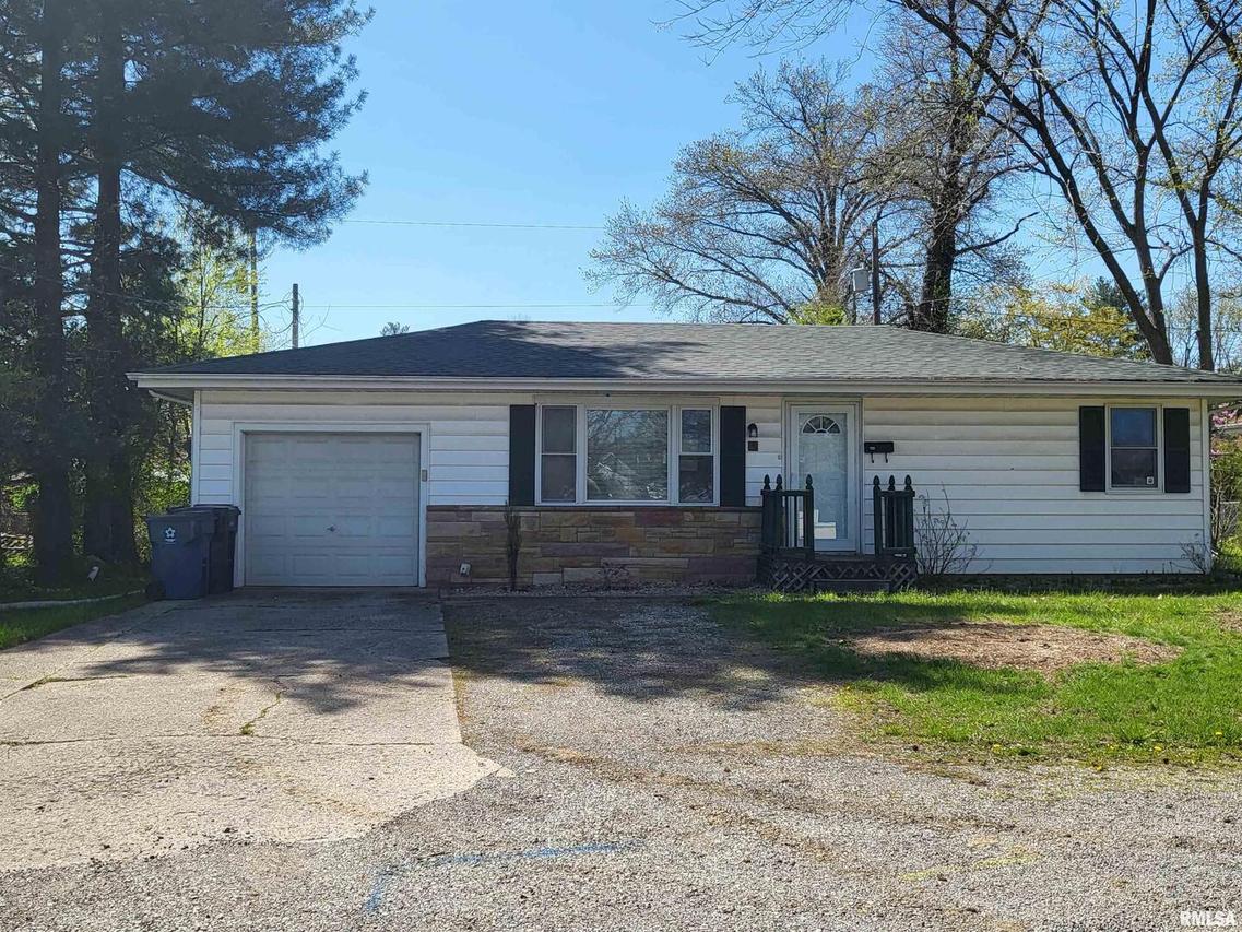 4 Hillside Dr., Mt Vernon, IL 62864