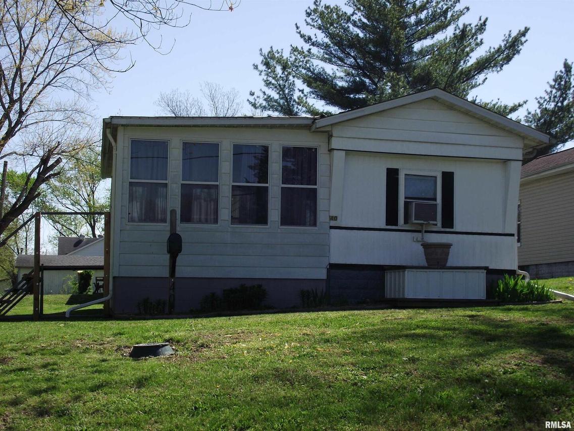 40 N Ballantine Ave., Duquoin, IL 62832
