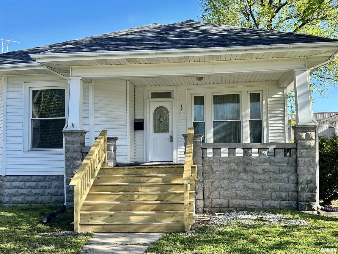 1922 Pine St., Murphysboro, IL 62966