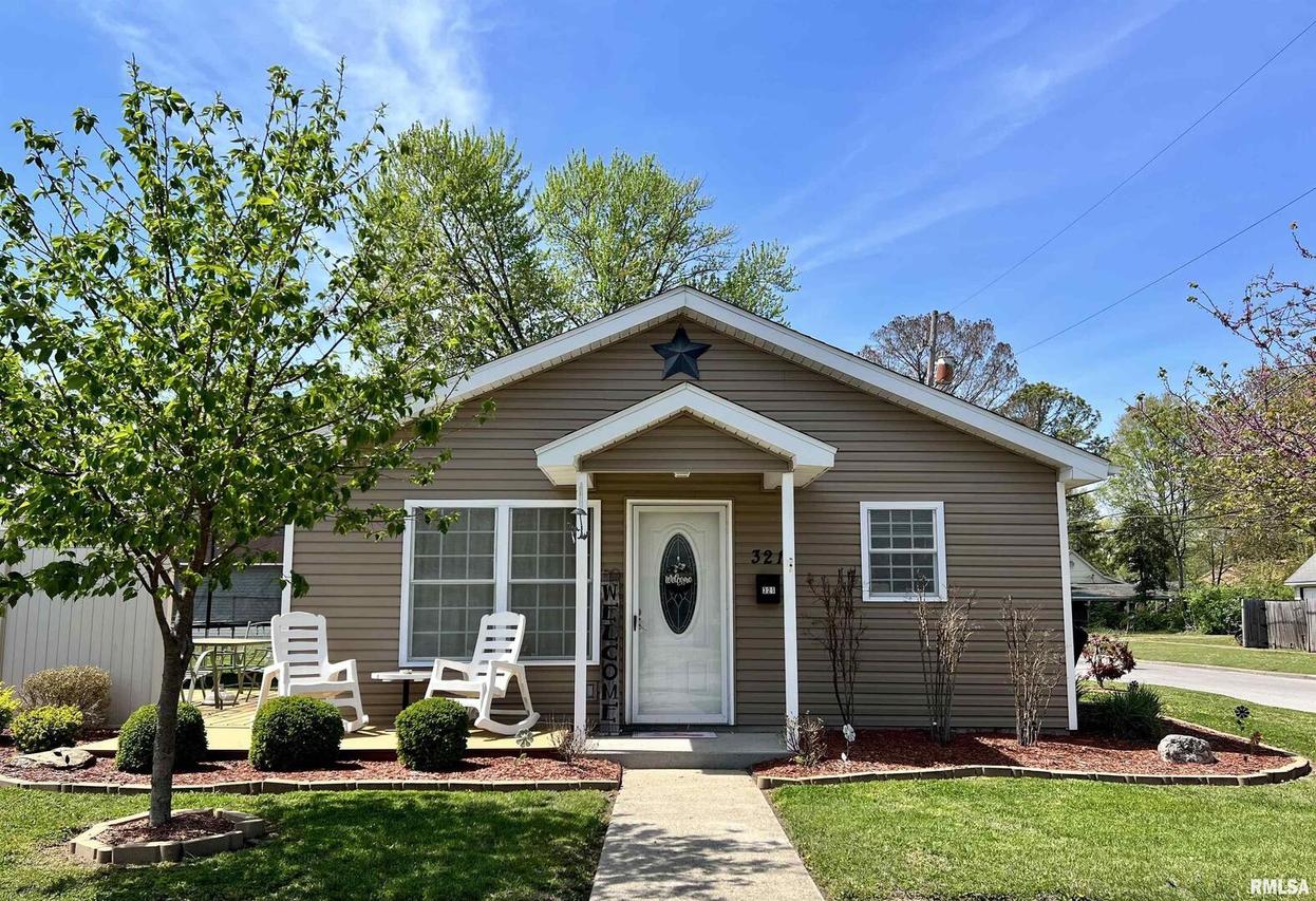 321 N 18th St., Herrin, IL 62948