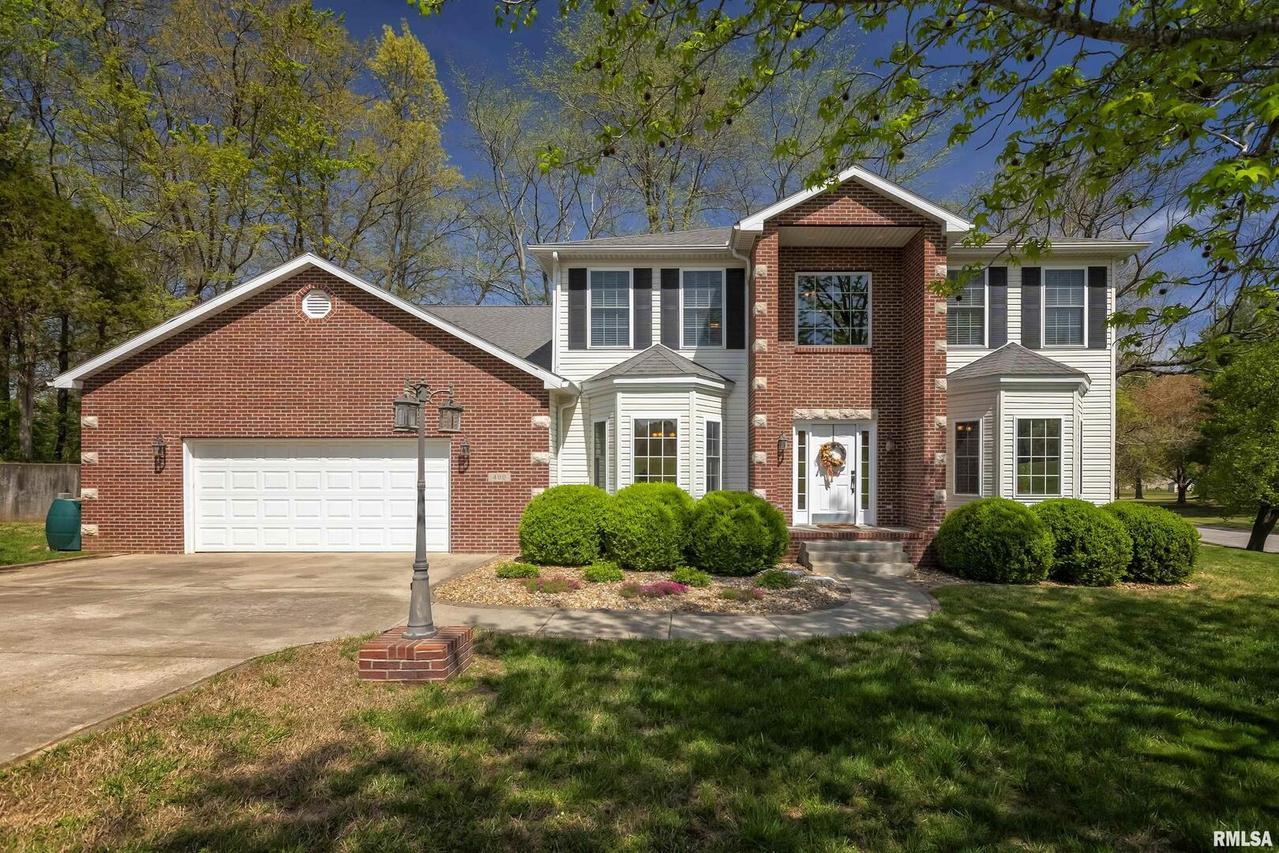 400 Deer Lake Dr., Carbondale, IL 62901