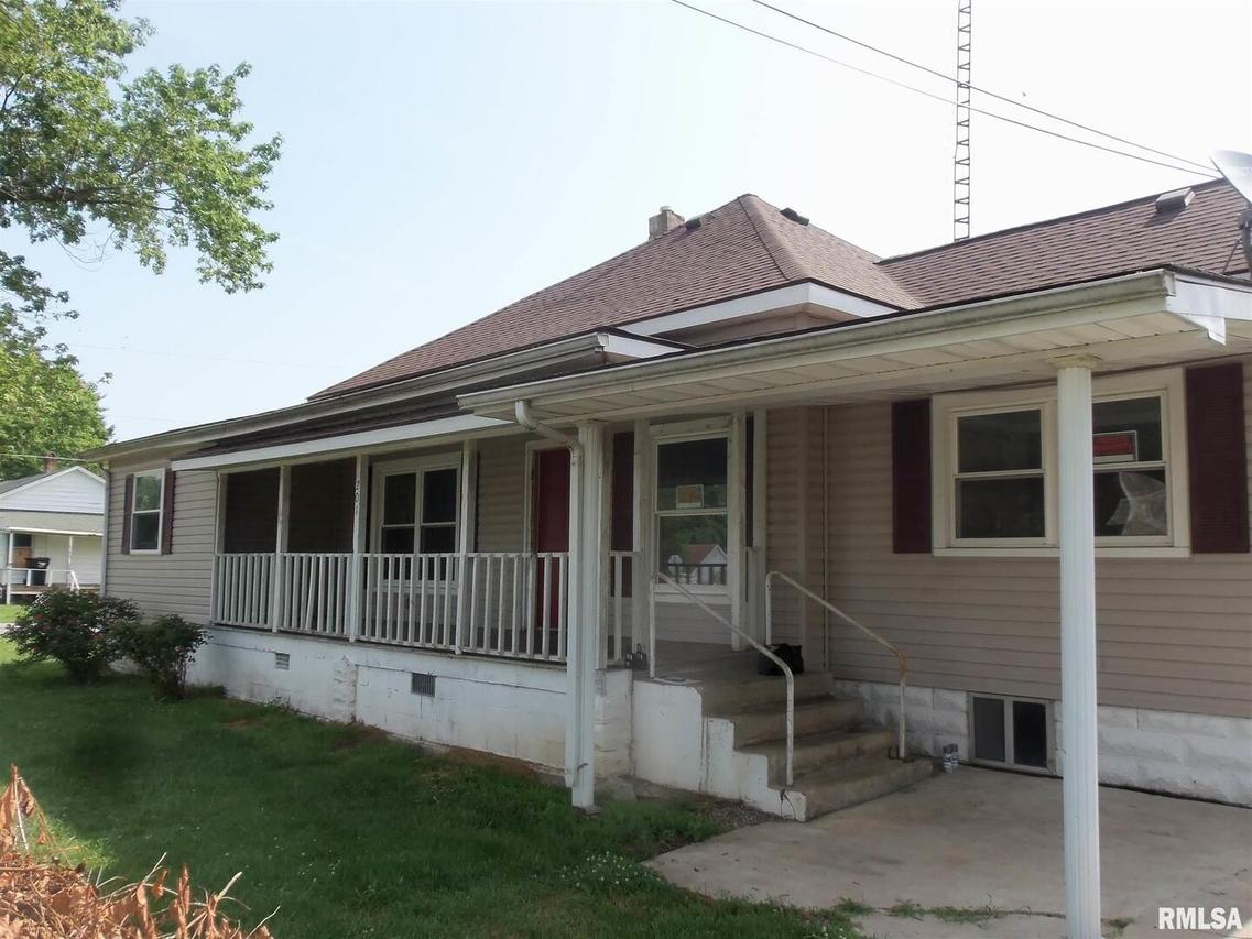 201 N Walnut St., Sesser, IL 62884