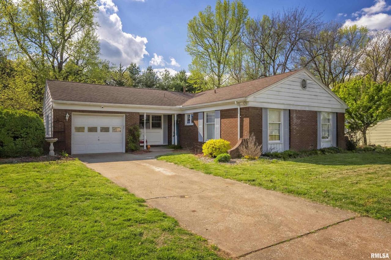 1221 N 16th St., Murphysboro, IL 62966