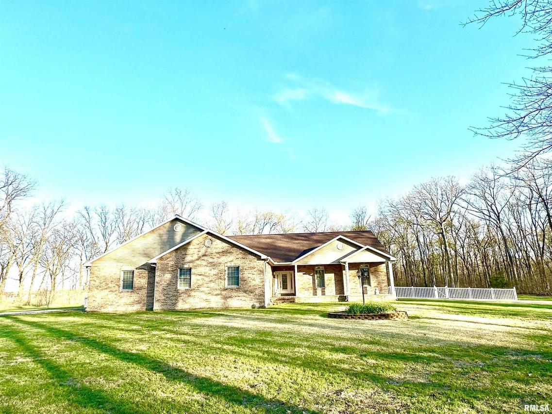 9641 Huey Rd., Carlyle, IL 62231