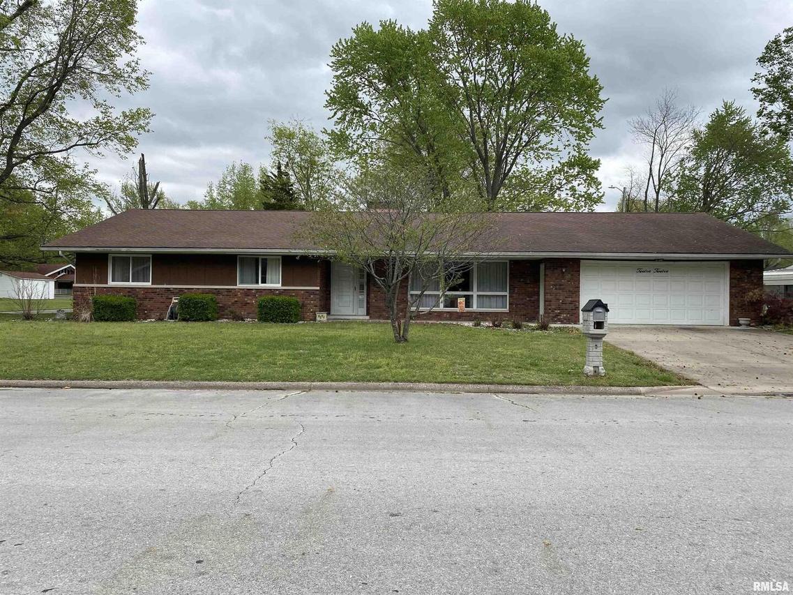 1212 N 16th St., Murphysboro, IL 62966