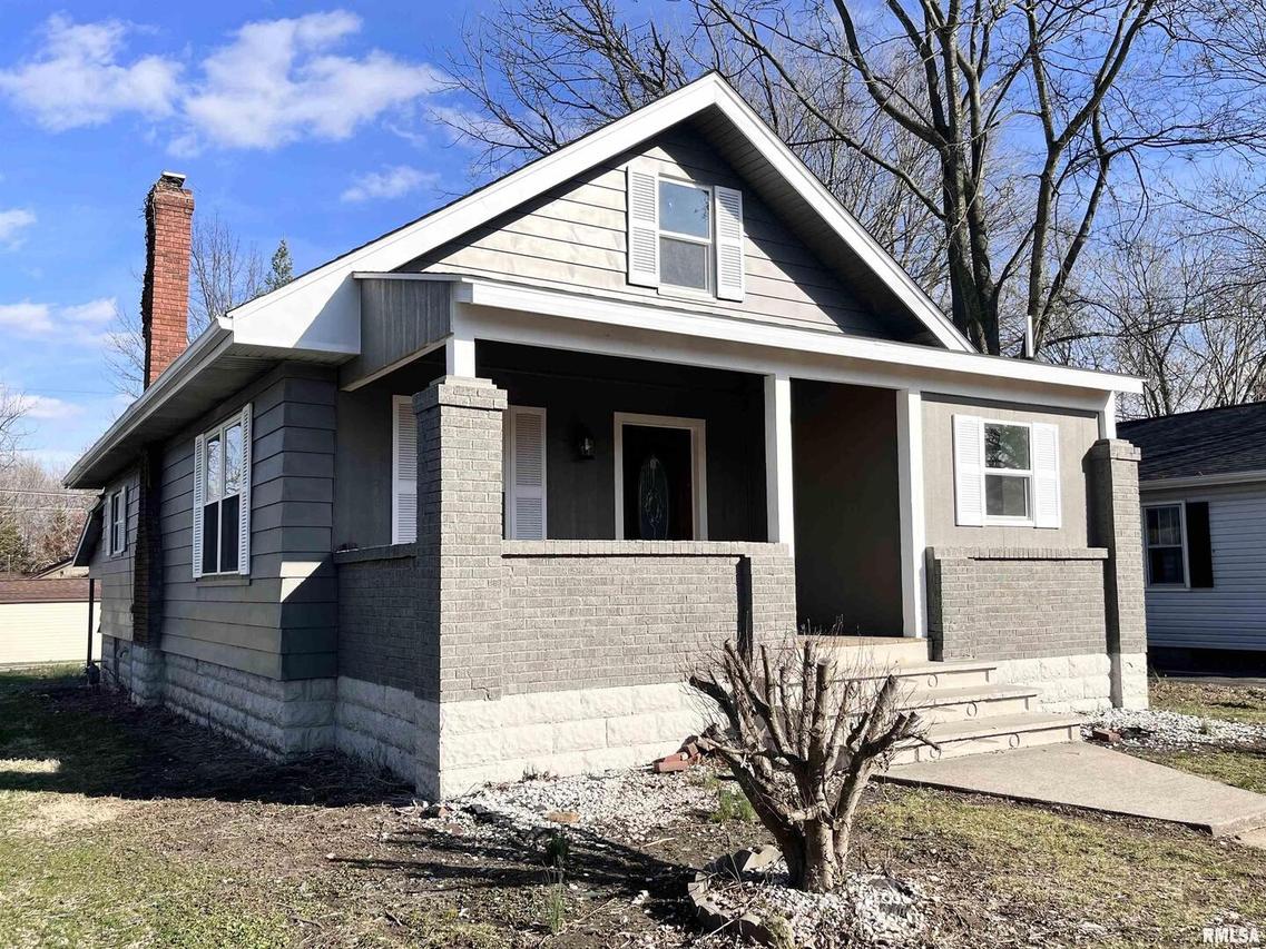 200 S 8th St., Herrin, IL 62948