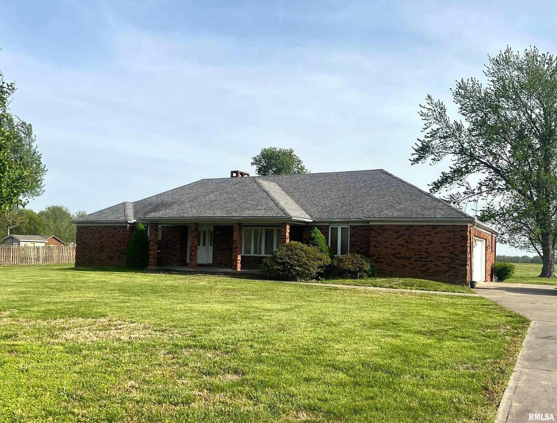 15674 Number 9 Blacktop, West Frankfort, IL 62896