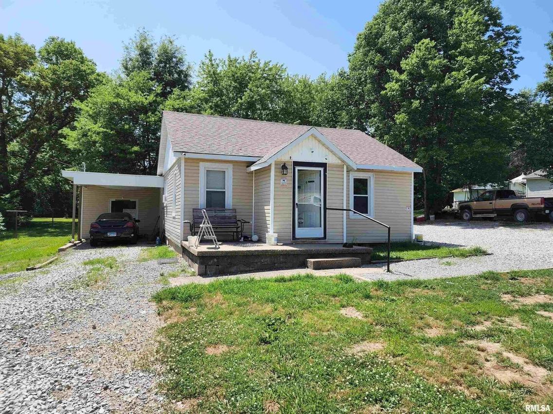 105 N Fir St., Enfield, IL 62835