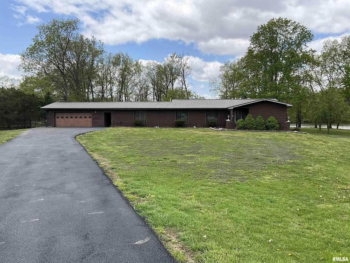 8 Lakedale, Salem, IL 62881