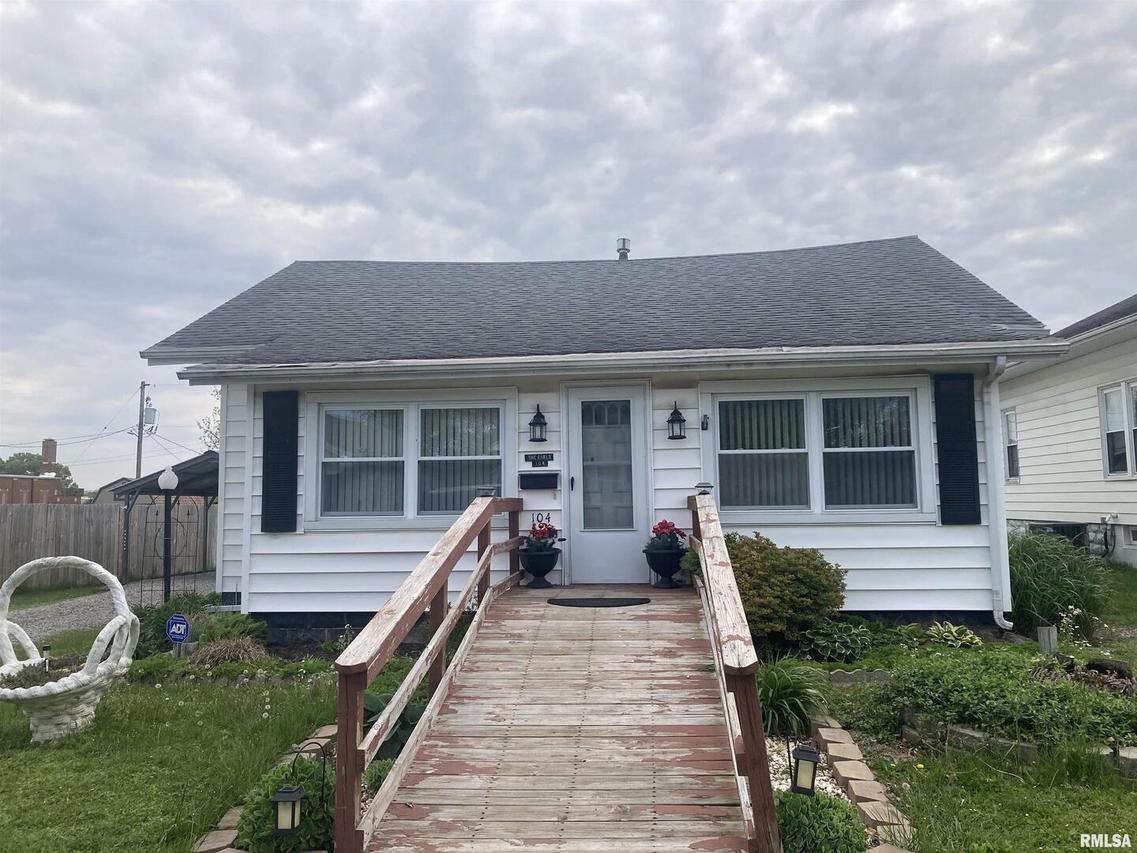 104 S 19th St., Herrin, IL 62948