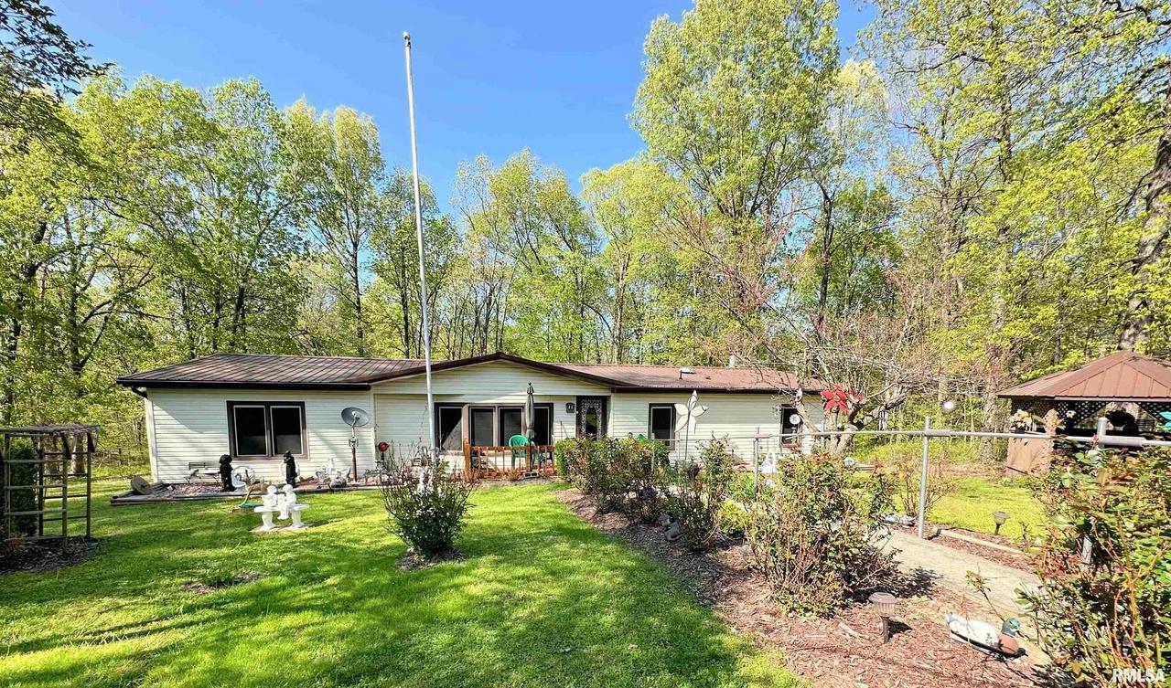 9 Bay City Rd., Golconda, IL 62938