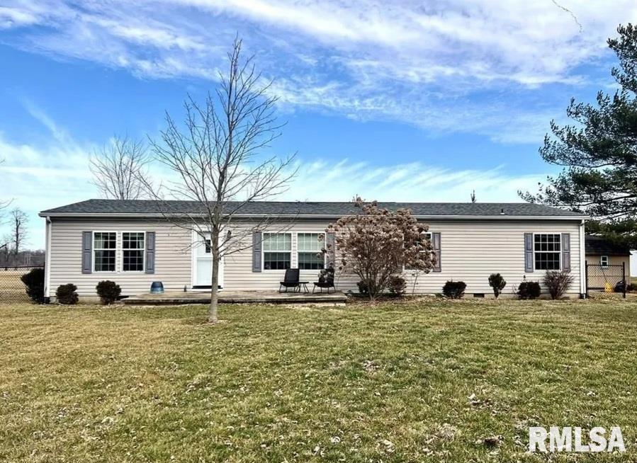 792 N 2145 East Rd., Shelbyville, IL 62565