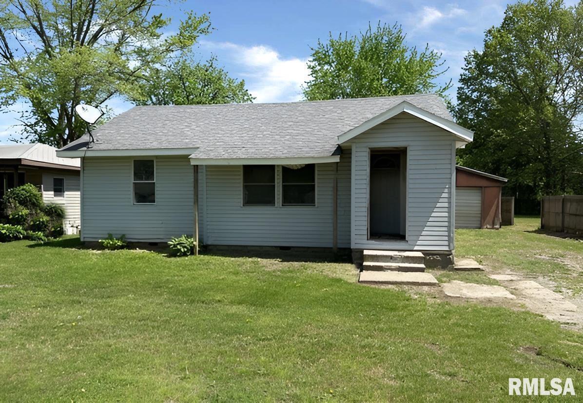 414 Penfield St., Odin, IL 62870