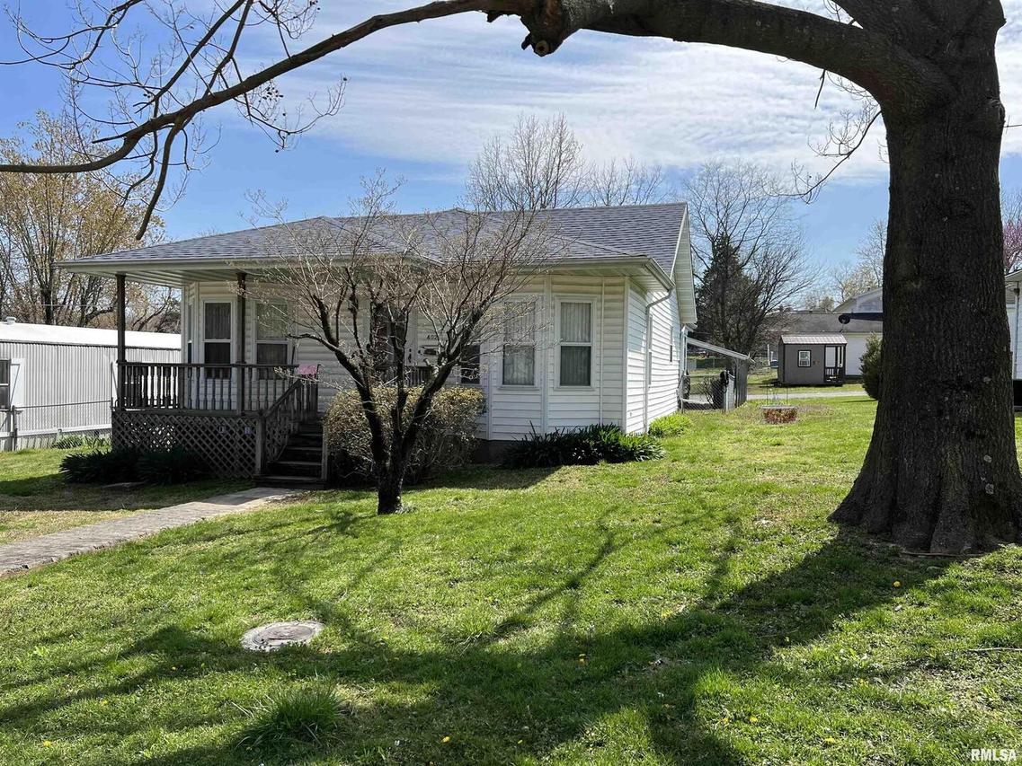 402 Sycamore St., Anna, IL