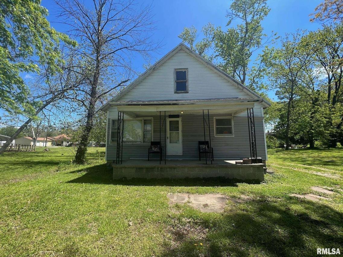 649 S James, Centralia, IL 62801