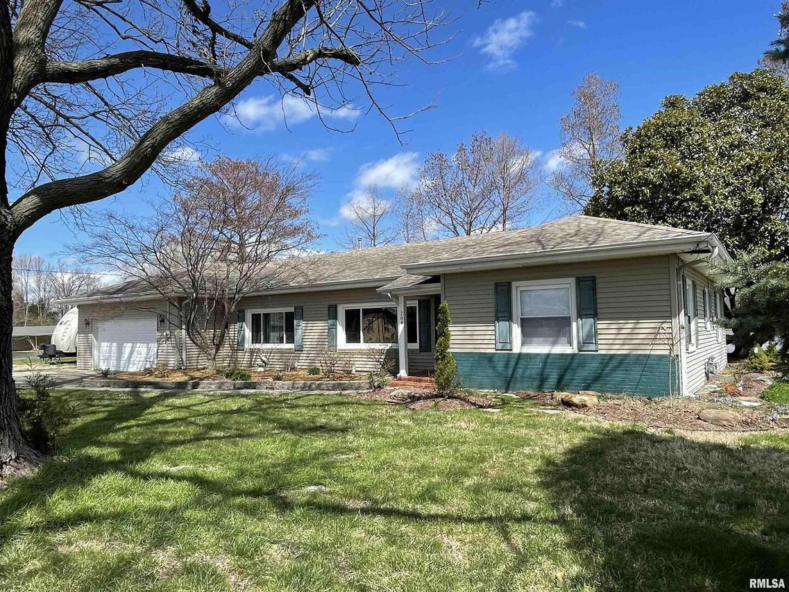 204 12th St., Carmi, IL 62821