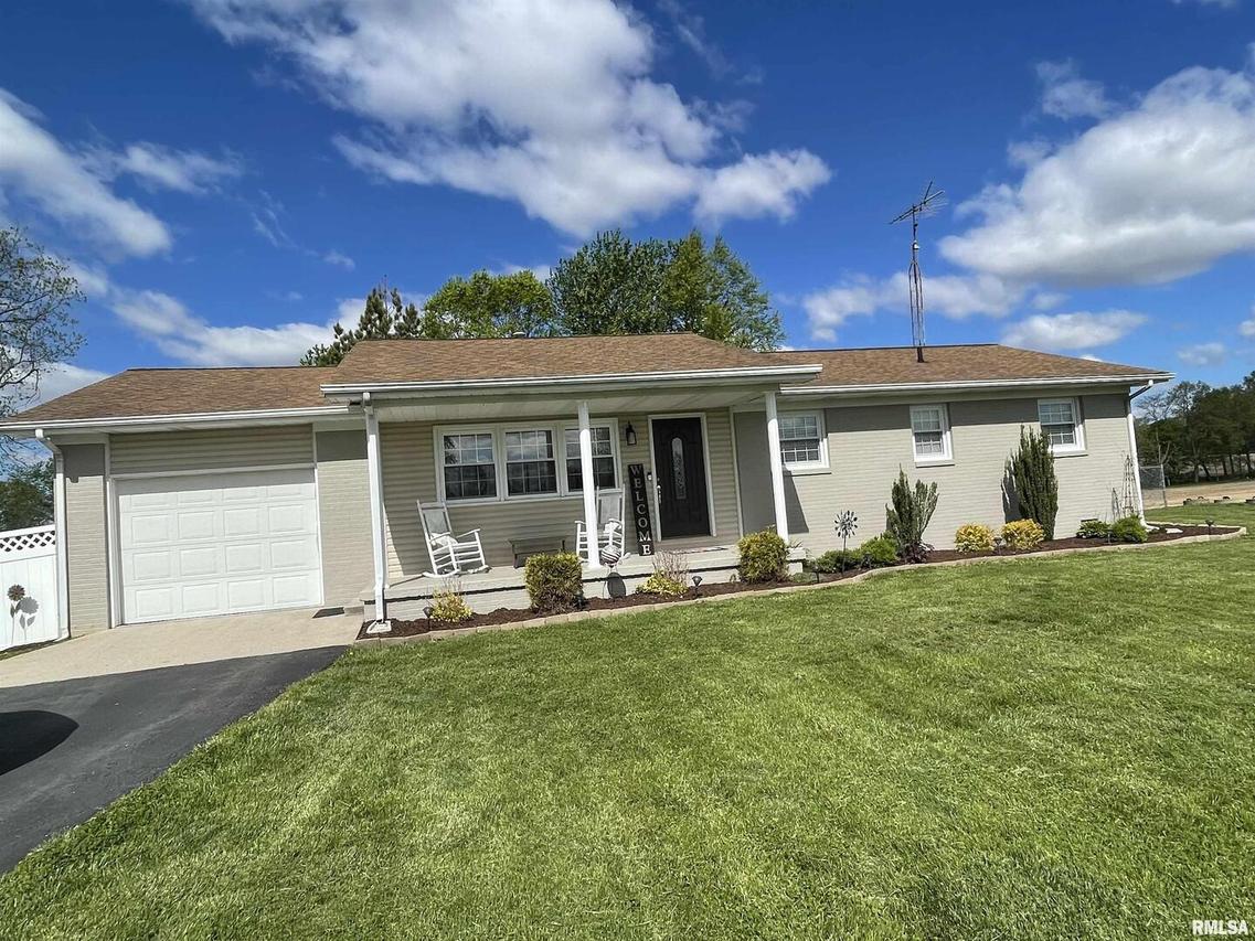 696 County Road 1125 N County Rd., Carmi, IL 62821