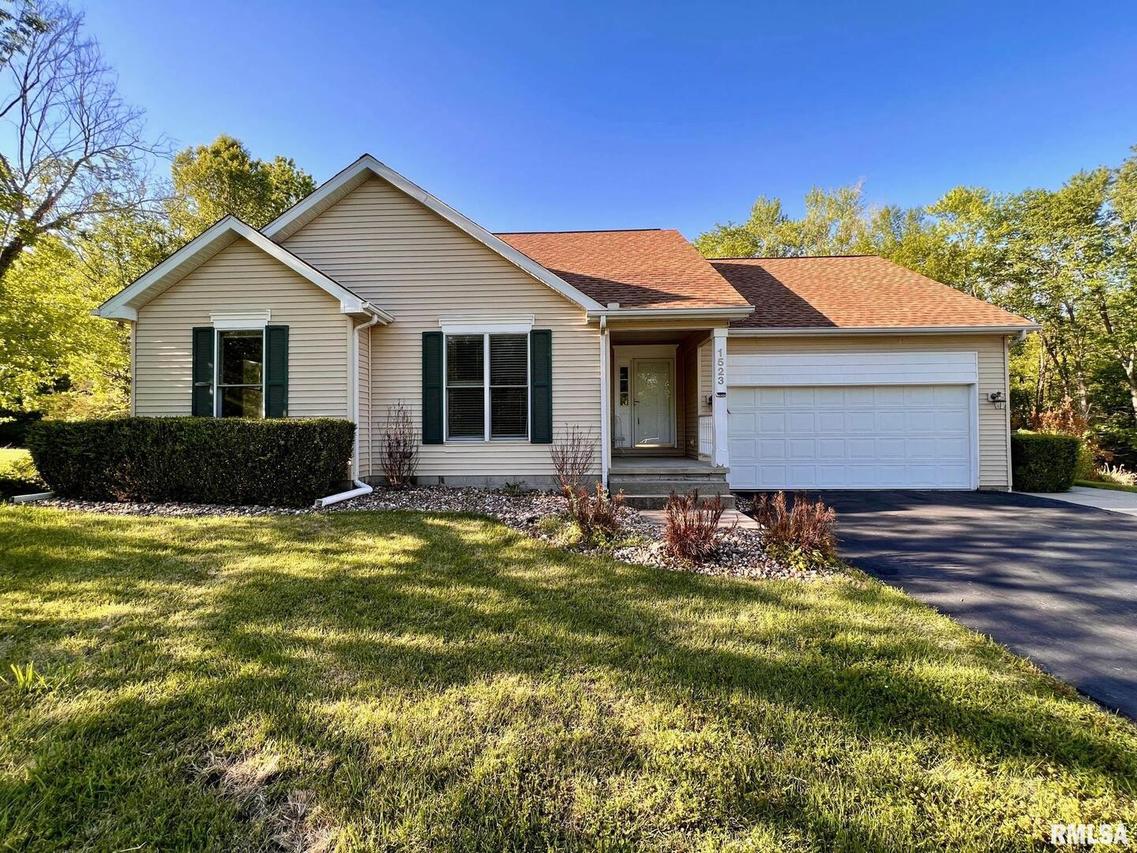 1523 W Lake Rd., Murphysboro, IL 62966