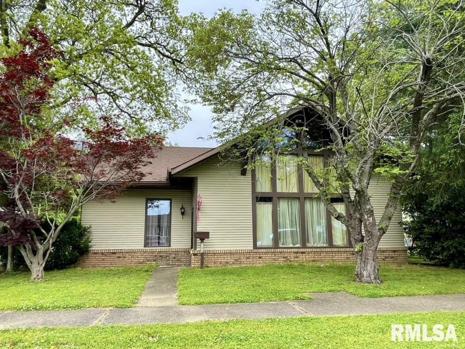 111 E 10th St., Metropolis, IL 62960